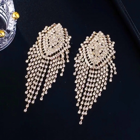 🔵𝟲𝟱%𝗢𝗙𝗙 𝗯𝘂𝗻𝗱𝗹𝗲𝘀 𝟯+🔵 NEW Large Floral Rhinestone Statement Earrings - Picture 5 of 10